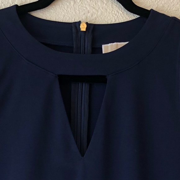 MICHAEL Michael Kors Key-Hole Neck Sleeveless Top - Picture 5 of 7